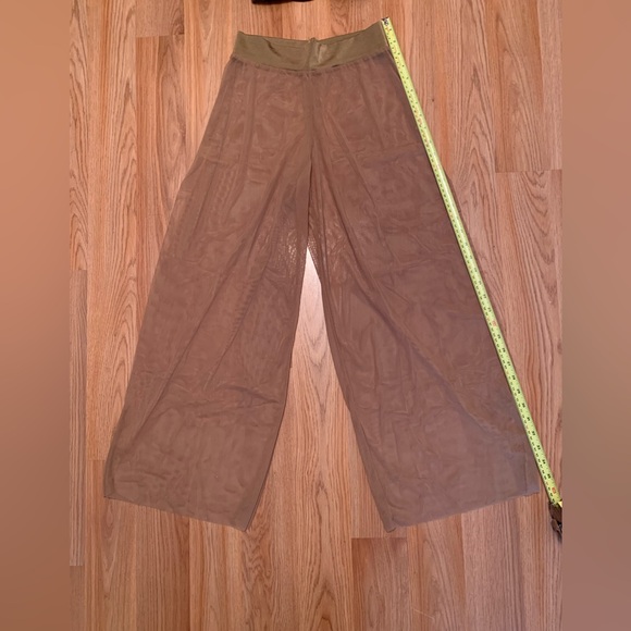 Kellé Dancewear 2 piece Crop Top & Pants - Picture 4 of 8